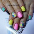 Разноцветный маникюр на короткие ногти