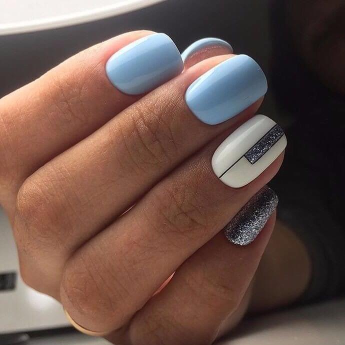 дизайн ногтей голубой с белым